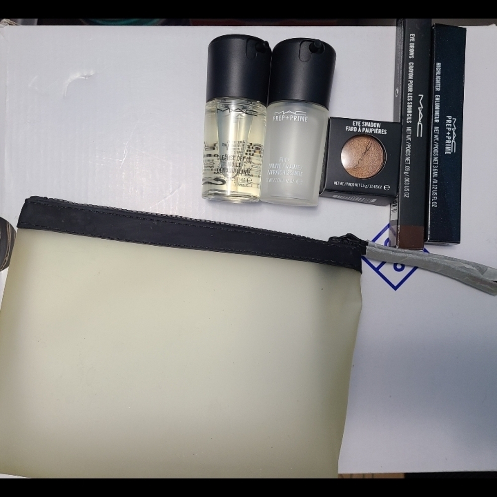 MAC Cosmetics Travel Bundle - Eyeshadow/brows + Cleanse Oil + Prep Prime